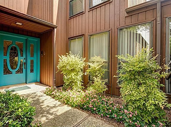 3rd image of 6742 Lake Shore Dr