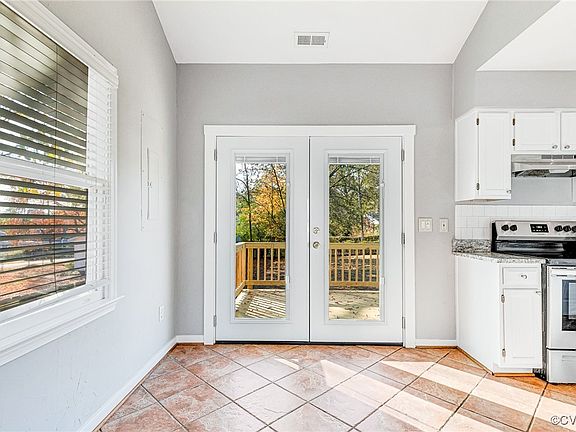4th image of 7502 Wentworth Ave