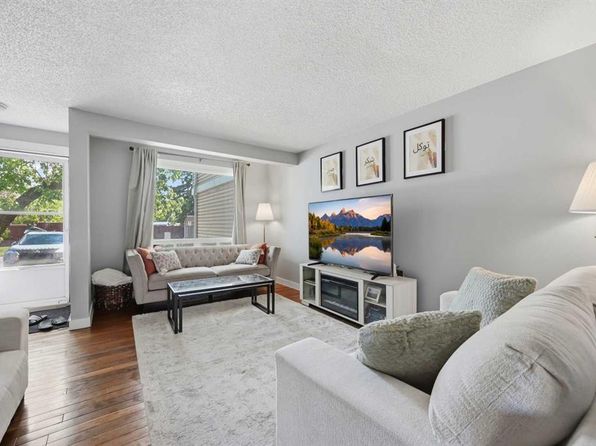 1155 S Falconridge Dr NE #11, Calgary, AB T3J 1E1