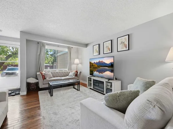 1155 S Falconridge Dr NE #11, Calgary, AB T3J 1E1