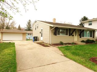 1637 Marlboro Cir, Carpentersville, IL 60110
