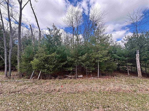 2nd image of 1080 Red Oak Cir