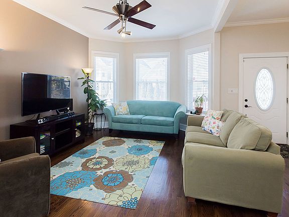 3rd image of 3069 N Elbridge Ave