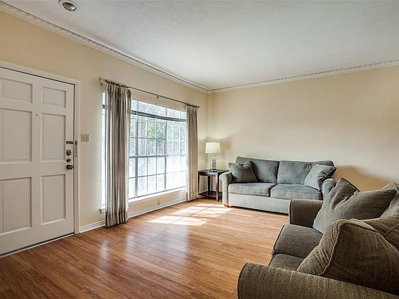 3rd image of 4405 Bellaire Dr S