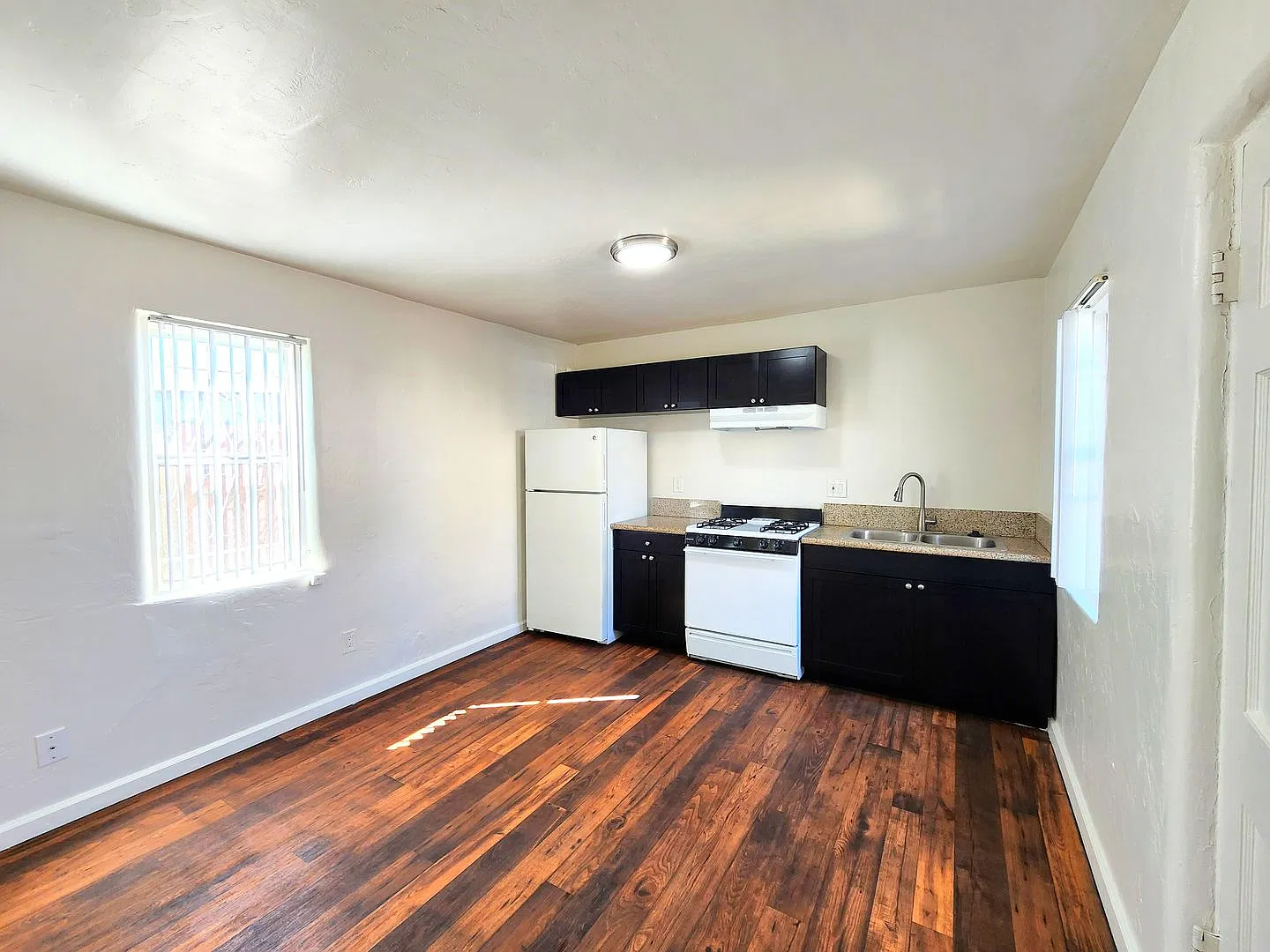 2313-19 E Beyer Blvd — Photo 4