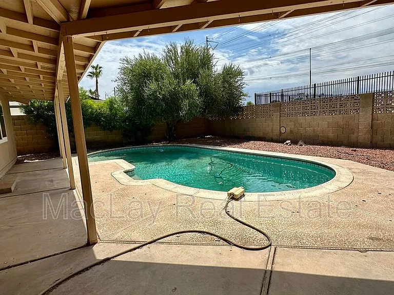 1441 E Diamond Dr — Photo 16