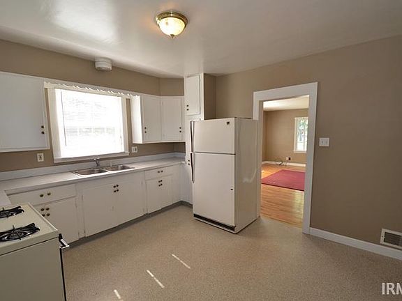3rd image of 901 Liberty Dr