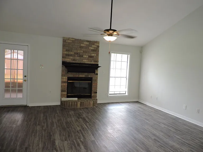 2780 Honeywood Dr — Photo 11