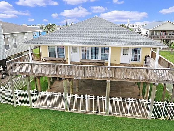 Main home that faces your new beautiful beach oasis.