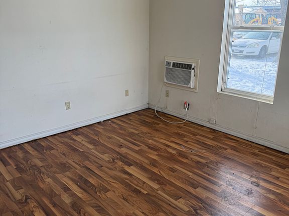 3rd image of 904 S Pennsylvania Ave APT B