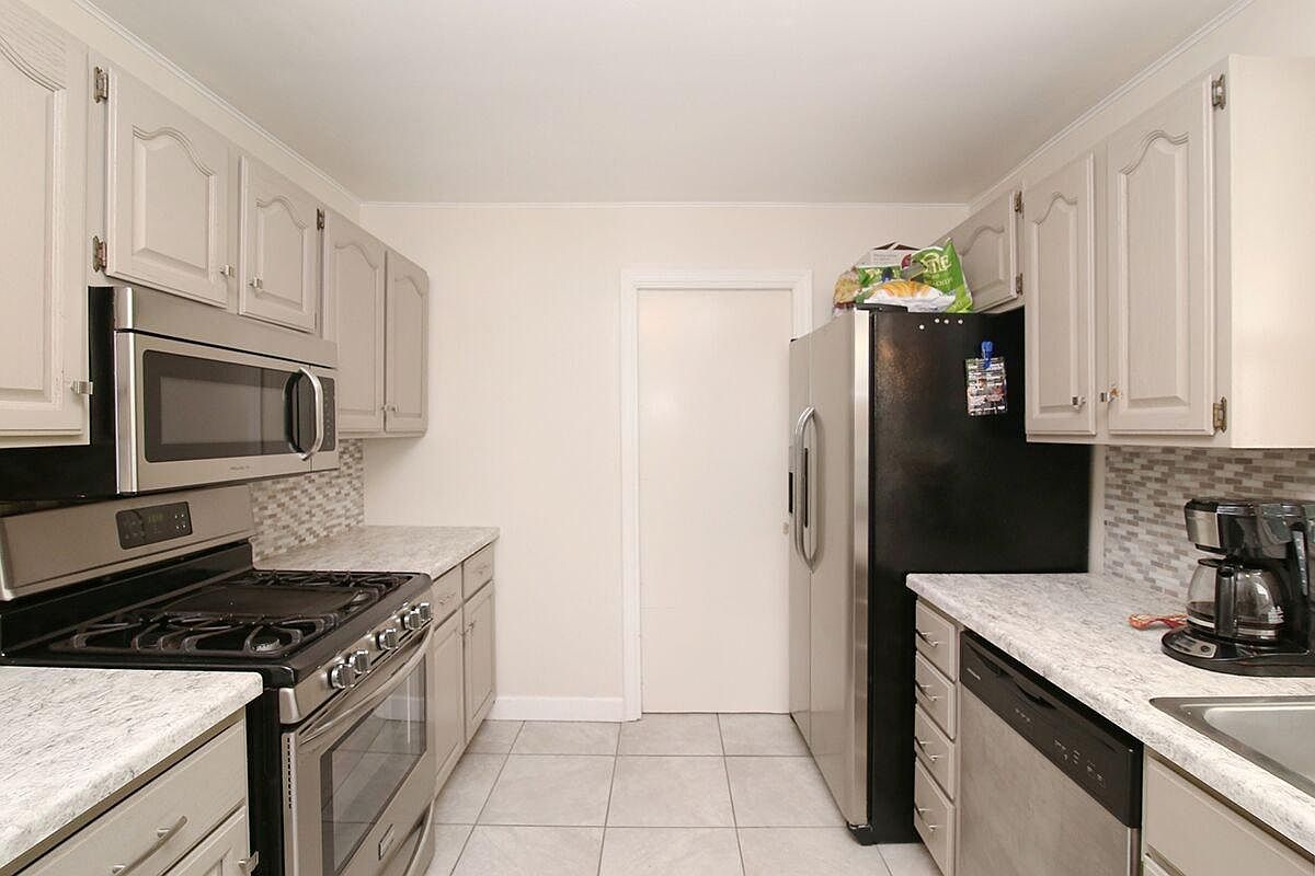 2221 Burchard St SE, East Grand Rapids, MI 49506 Zillow