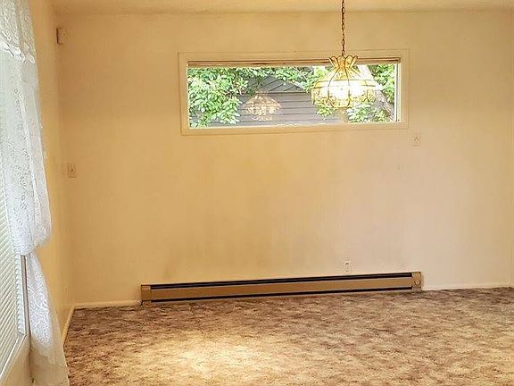 3rd image of 836 Davis St