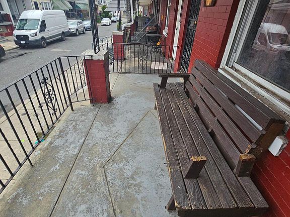 4th image of 130 N Sickels St