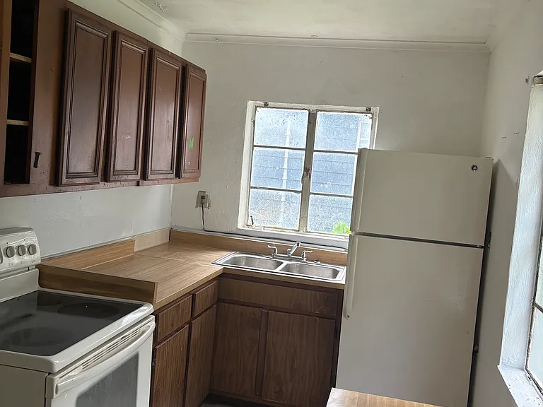 2703 W Sidney Ave — Photo 1