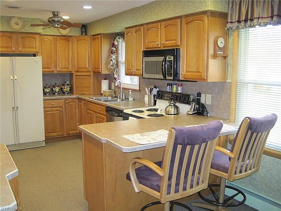 3rd image of 821 Woodland Ave