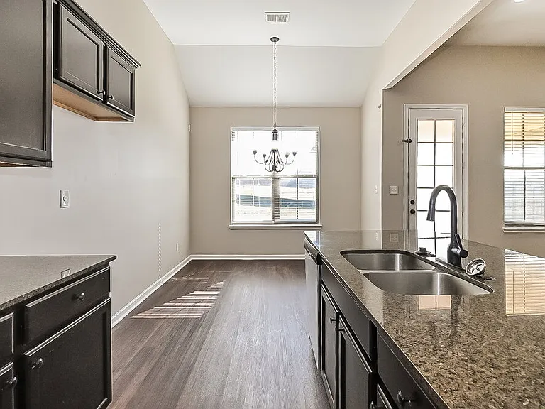 75 Briar Hollow Ln — Photo 7