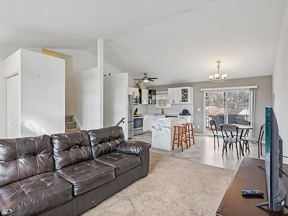 2nd image of 2470 Camellia Ct