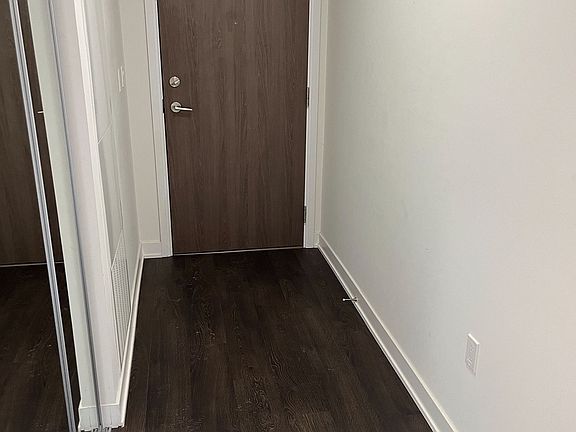 3rd image of 27 Bathurst St #806W