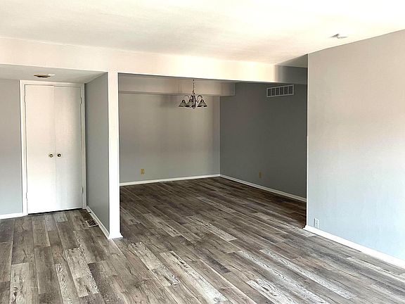 4th image of 10368 Forest Brook Ln APT B