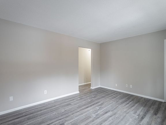 5th image of 113 Goodson Ave #9