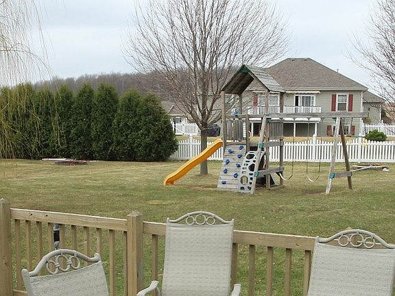 4th image of 702 Bridlewood Ln