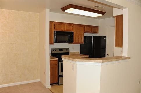 5th image of 6917 Victoria Dr Unit H