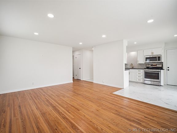 5th image of 805 N Dogwood St