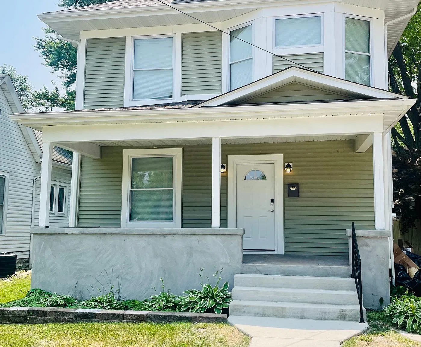 604 Hillsboro Ave — Photo 1