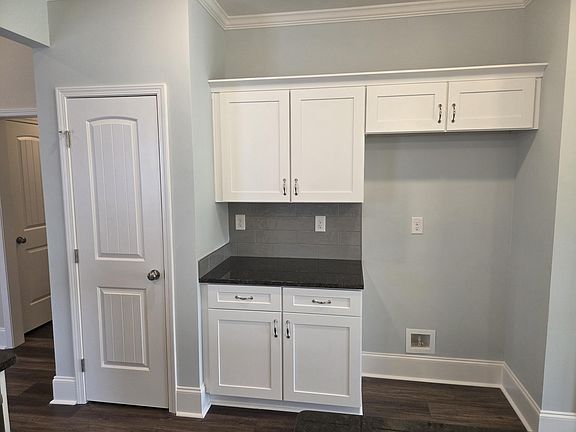 4th image of 928 Holbrook Drive