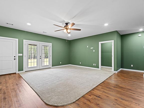 4th image of 643 Tall Pine Rd