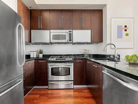3rd image of 100 Jay St APT 8B