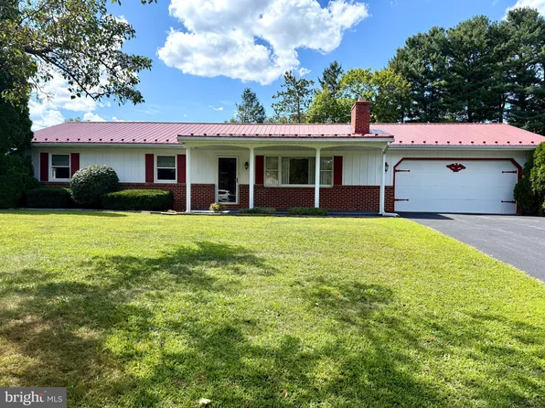 217 McCrossen Dr, Fayetteville, PA 17222