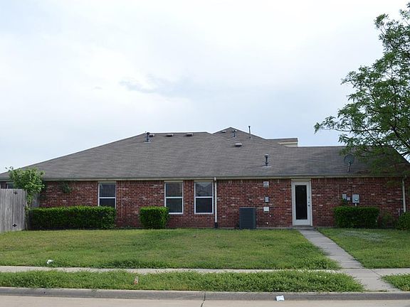 2nd image of 2915 Westover Dr