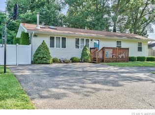 33 Moorage Ave, Bayville, NJ 08721