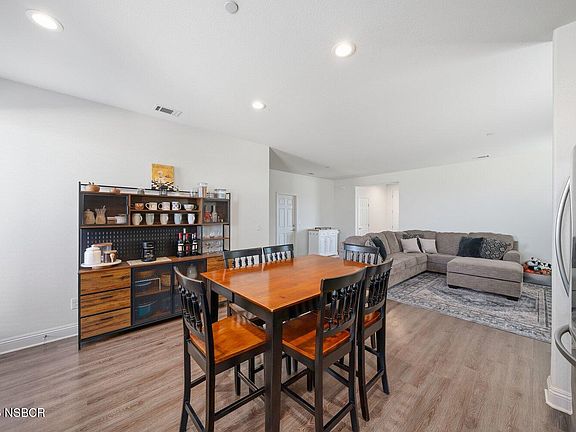 4th image of 4389 Hacienda Dr
