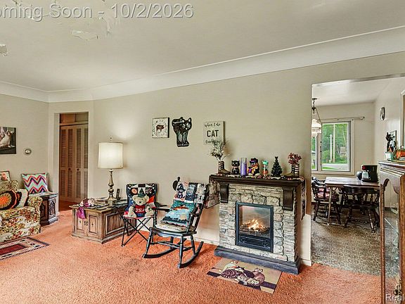 3rd image of 1078 E Hill Rd