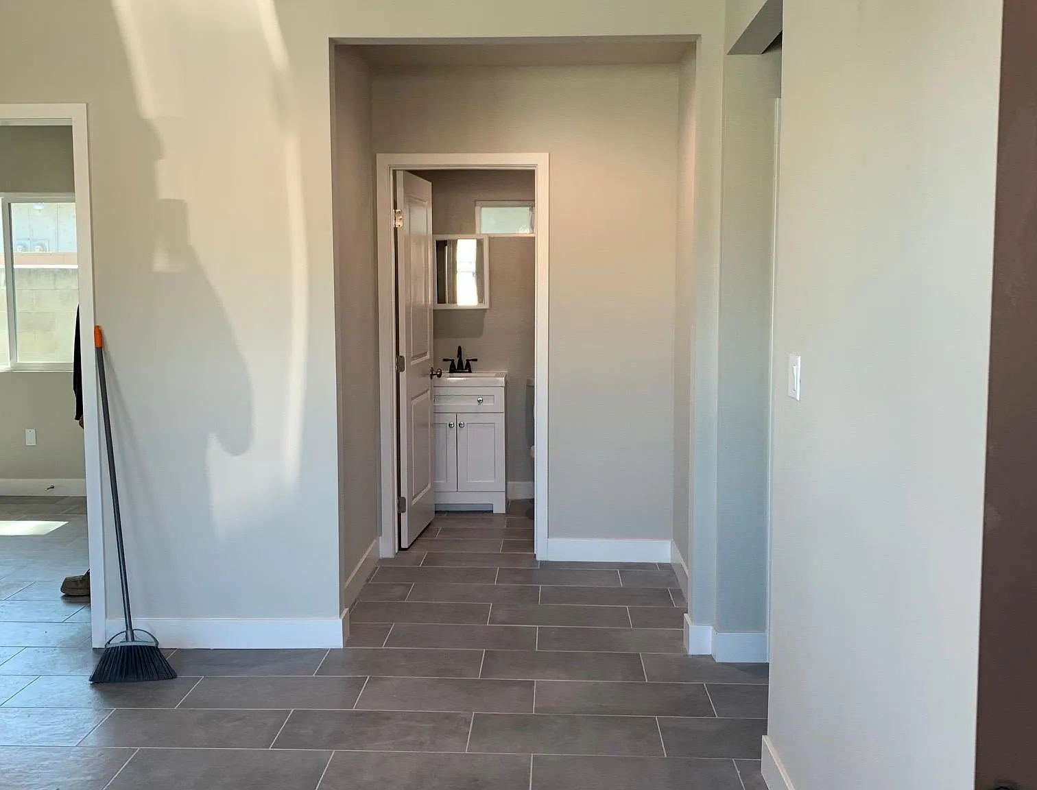314 E Grand Blvd — Photo 3