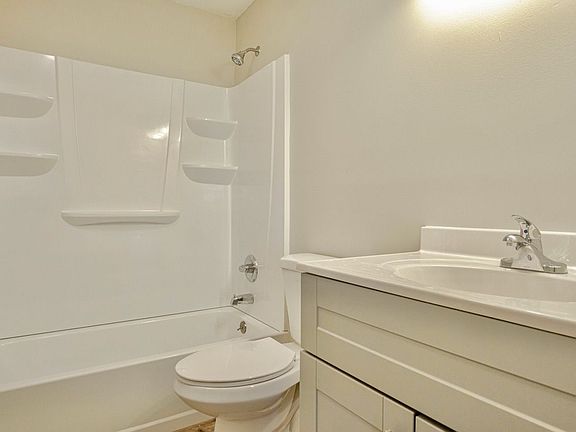 5th image of 240 Harmon Ave #115