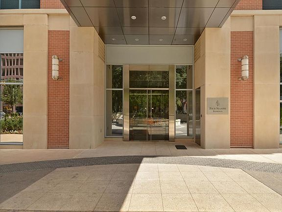 5th image of 98 San Jacinto Blvd #609