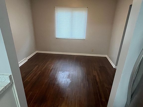 5th image of 424 Archdale Ave