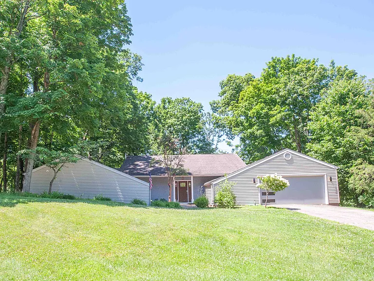 973 Hollow Creek Dr — Photo 1