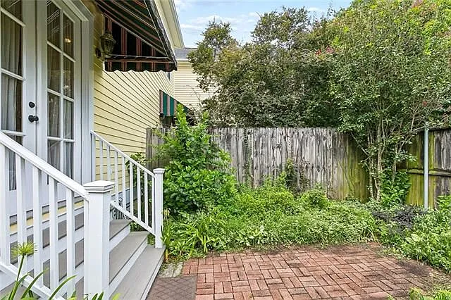 1111 Dante St — Photo 14