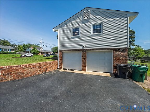 3rd image of 202 Nottingham Dr