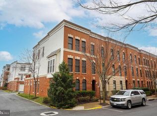 480 Harbor Side St, Woodbridge, VA 22191