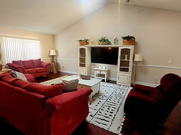 4th image of 10 Blackfoot Ct