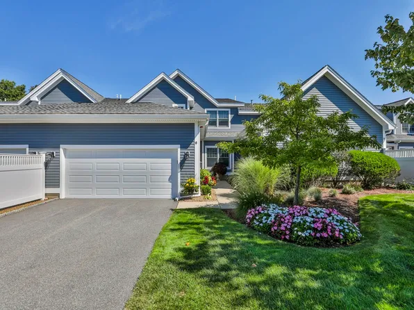 6 Country Club Ln #6, Middleton, MA 01949
