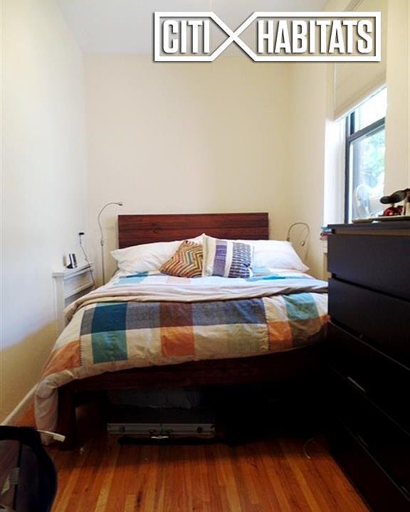 2nd image of 40 W 75th St APT 2B