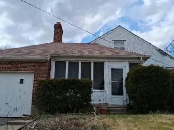 5815 Robison Rd, Cincinnati, OH 45213