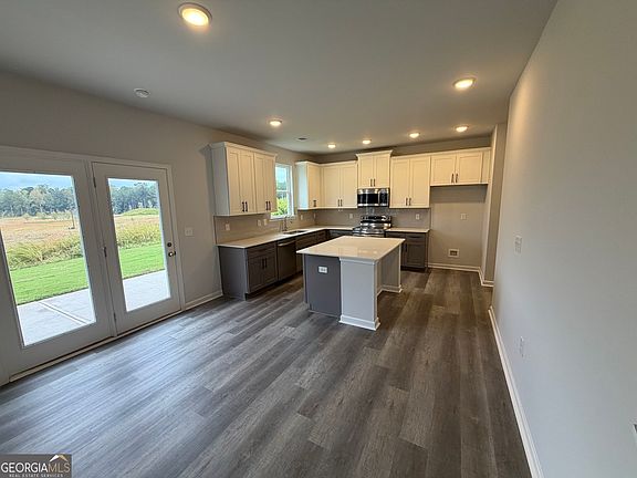 5th image of 8134 Pine Ridge Rd