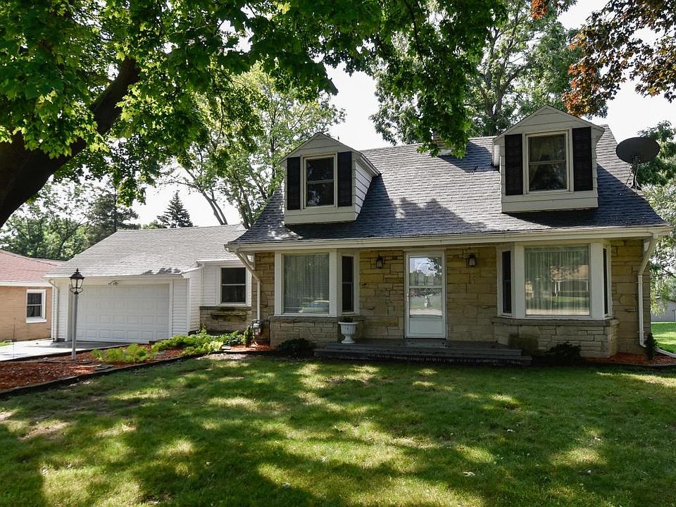 1st image of 613 College Ave